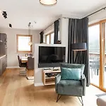 База відпочинку Alpine Estate - *