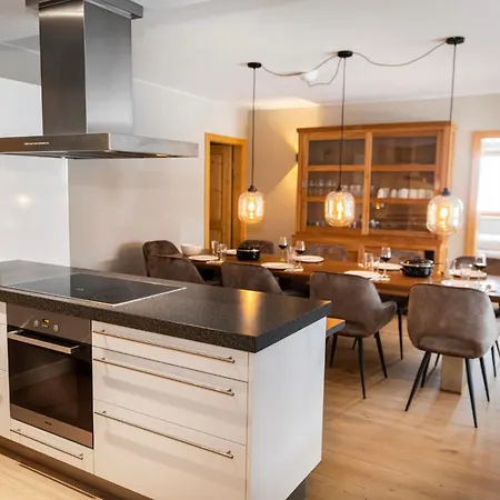 Alpine Estate - База відпочинку *