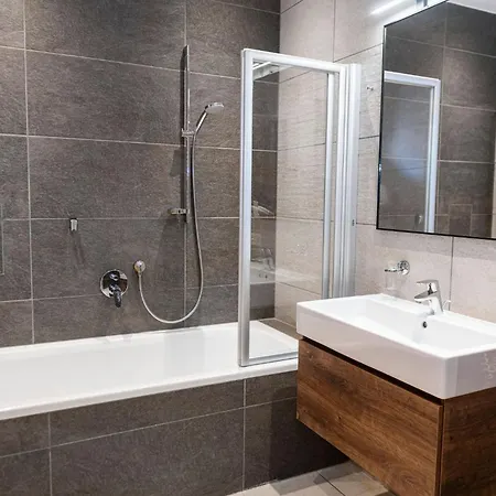 Alpine Estate - База відпочинку *