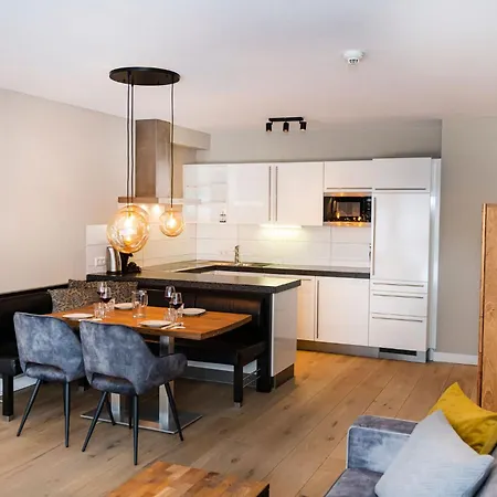 База відпочинку Alpine Estate - *