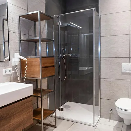 Alpine Estate - База відпочинку *