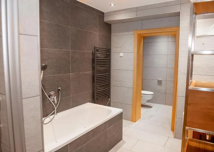 Alpine Estate - פארק נופש *